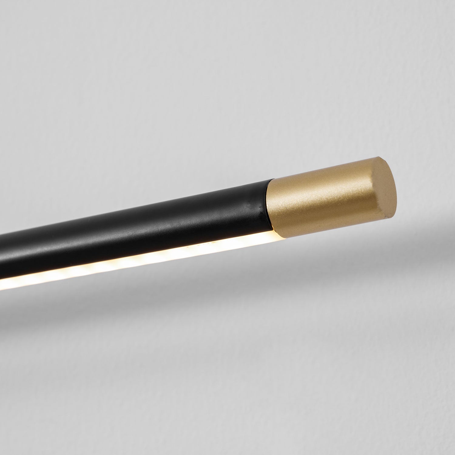 Minimalist Linear Rechargeable Vanity Wall Lamp